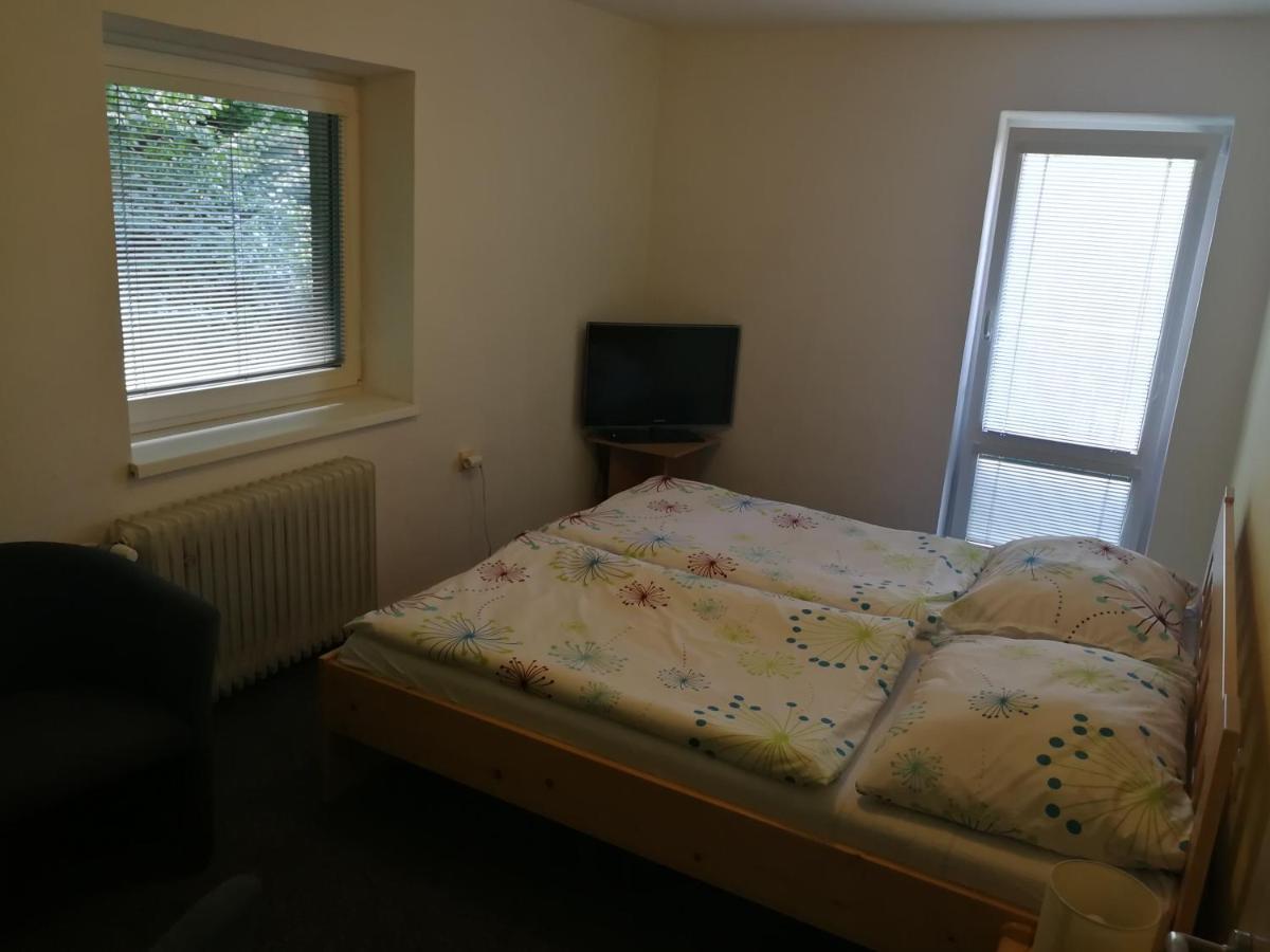 Penzion U Kluju Vestin Buitenkant foto